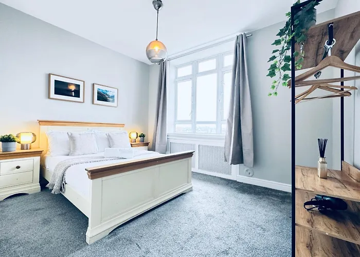 Floor With Castle Views דירה