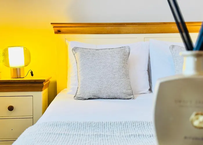 Apartment Floor With Castle Views Edinburgh