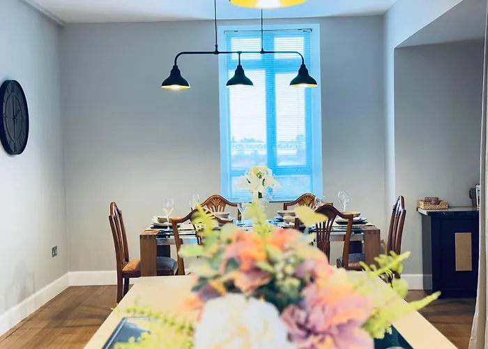 Floor With Castle Views דירה