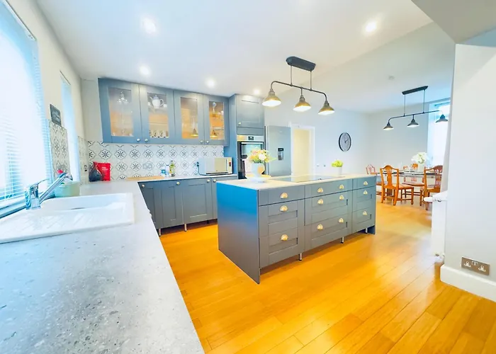 דירה Floor With Castle Views