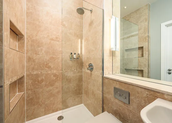 Destiny Scotland - St Andrew Square Apartment Edinburgh