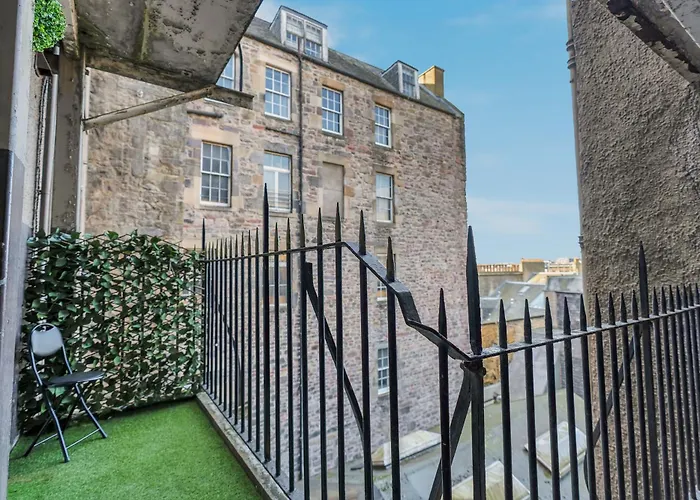 Old Town Romantic Getaway Apartment Edinburgh