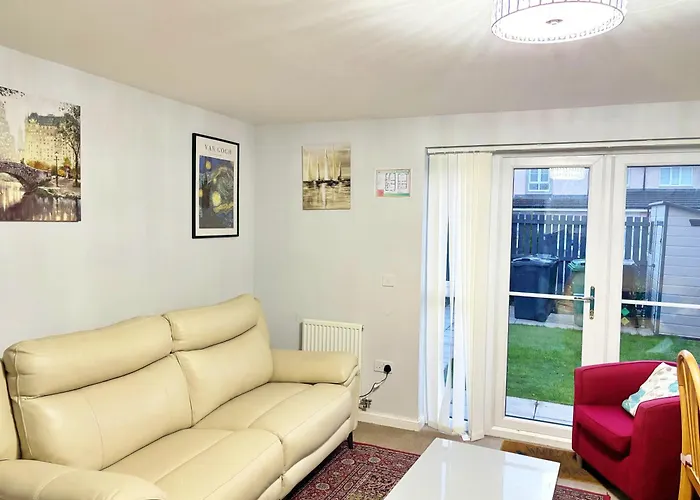 Holiday home Newbuild - 3 Bedrooms, 2 Baths,5 Mins From Airport