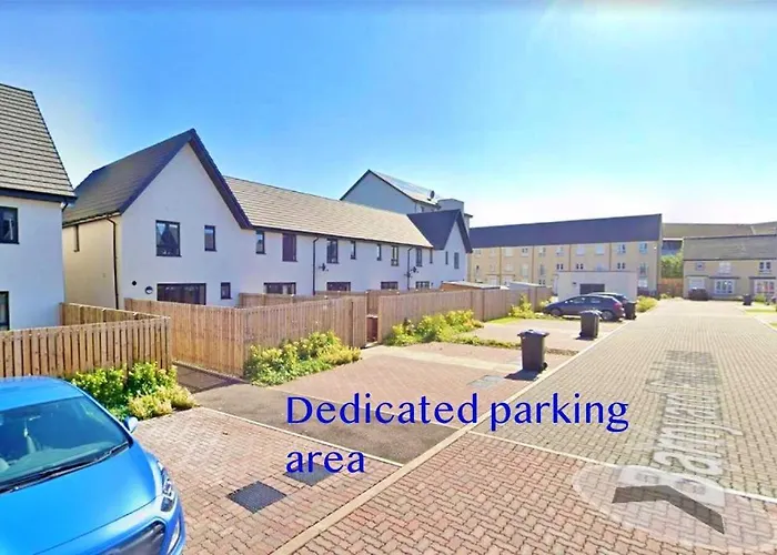 Newbuild - 3 Bedrooms, 2 Baths,5 Mins From Airport * Edinburgh