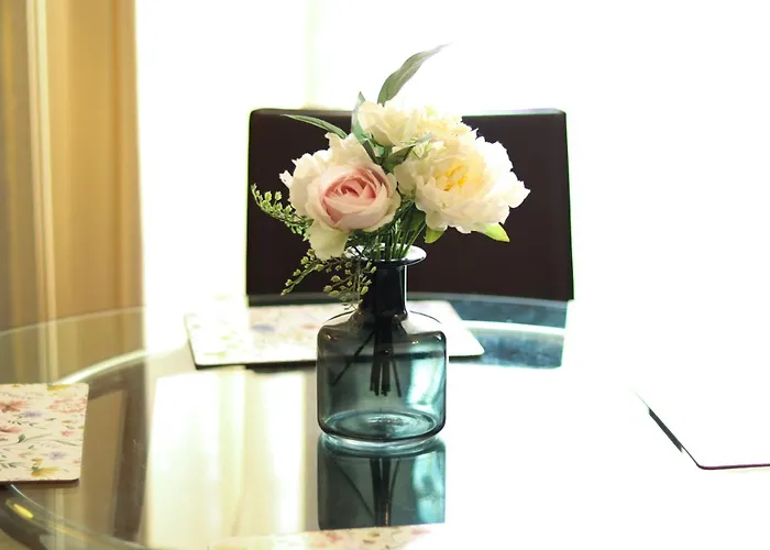 1 Bedrooms Flat In Haymarket, Heart Of Flat Sleeps 4 דירה *