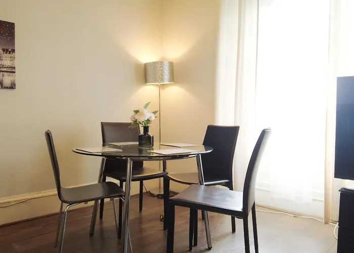דירה 1 Bedrooms Flat In Haymarket, Heart Of Flat Sleeps 4