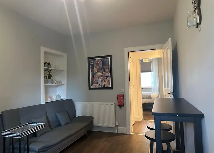 Comfortable One-bedroom Free Parking Space * 爱丁堡