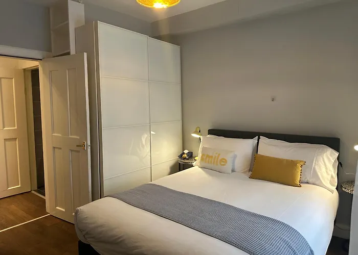 Comfortable One-bedroom Free Parking Space * 爱丁堡