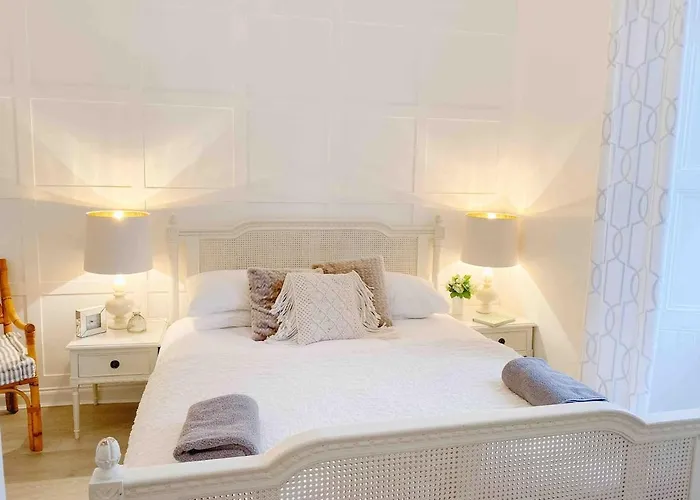 Chic Flat Close To Edinburgh, Airport, & Zoo דירה אדינבורו