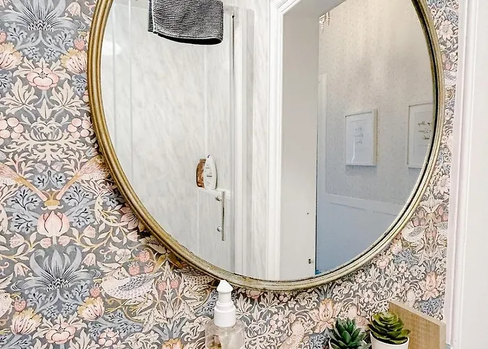 Chic Flat Close To Edinburgh, Airport, & Zoo