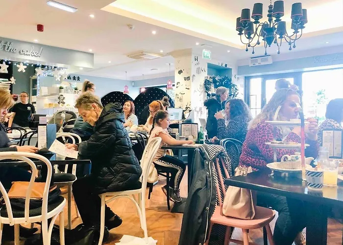 Chic Flat Close To Edinburgh, Airport, & Zoo דירה *