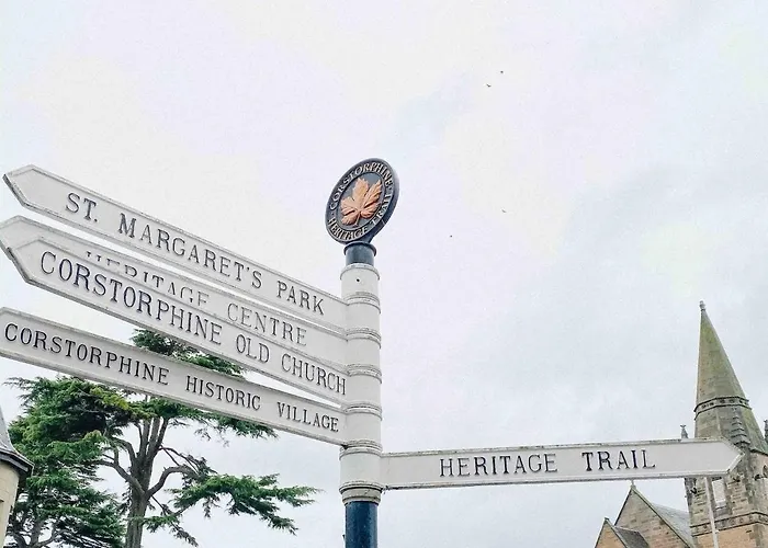 Chic Flat Close To Edinburgh, Airport, & Zoo דירה *