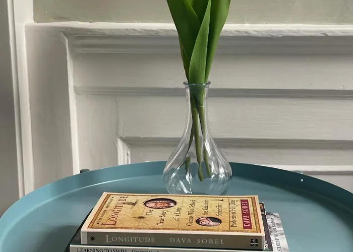 Charming, & Spacious Georgian 3 Bed Διαμέρισμα *