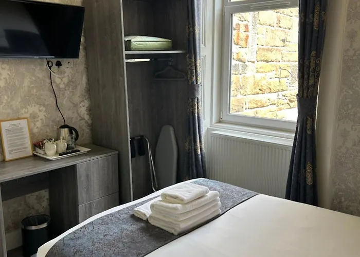 Alexander Πανσιόν 4*