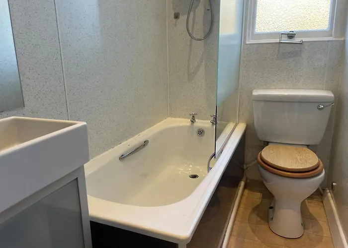 Large Flat In Chic Bruntsfield * Edinburgh