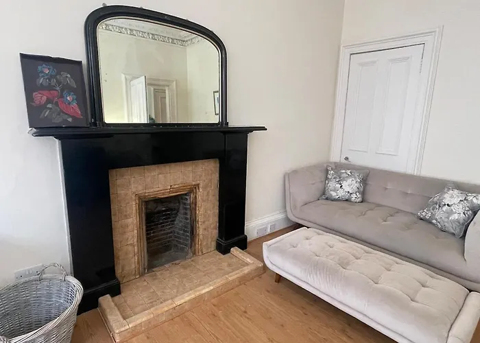 Large Flat In Chic Bruntsfield *