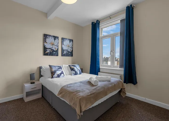 2 Bedroom In With 2 Free Parking Spaces شقة *