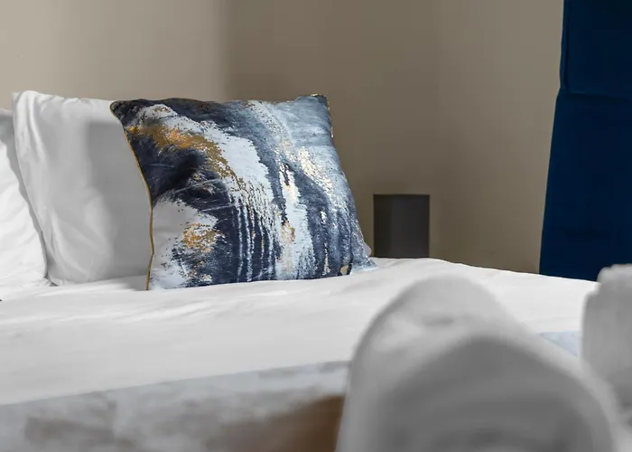 2 Bedroom In With 2 Free Parking Spaces *