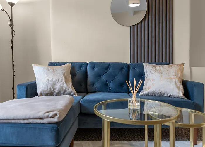 2 Bedroom In With 2 Free Parking Spaces شقة *