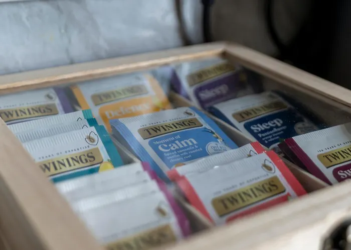 2 Bedroom In With 2 Free Parking Spaces إدنبرة