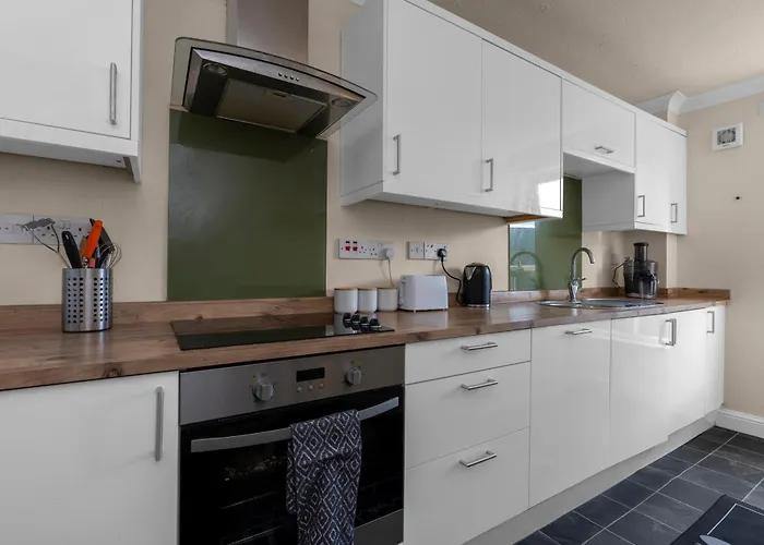 1 Double In Shared In With Free Parking