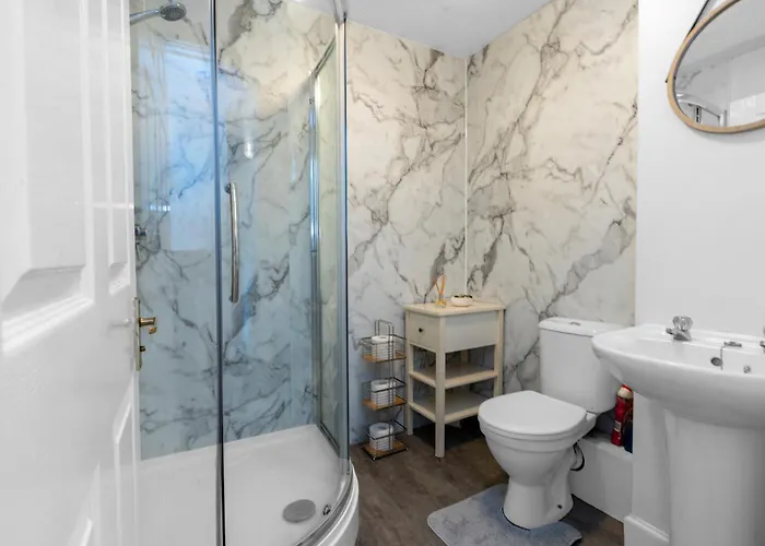 1 Double In Shared In With Free Parking דירה