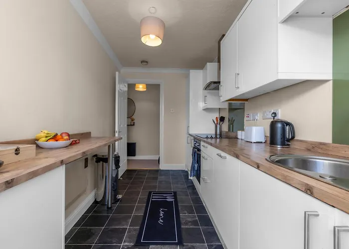 1 Double In Shared In With Free Parking דירה *