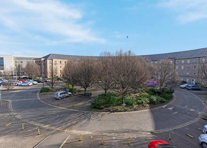 1 Double In Shared In With Free Parking Apartment Edinburgh