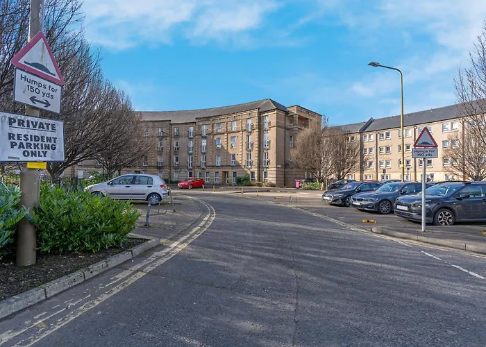 1 Double In Shared In With Free Parking *