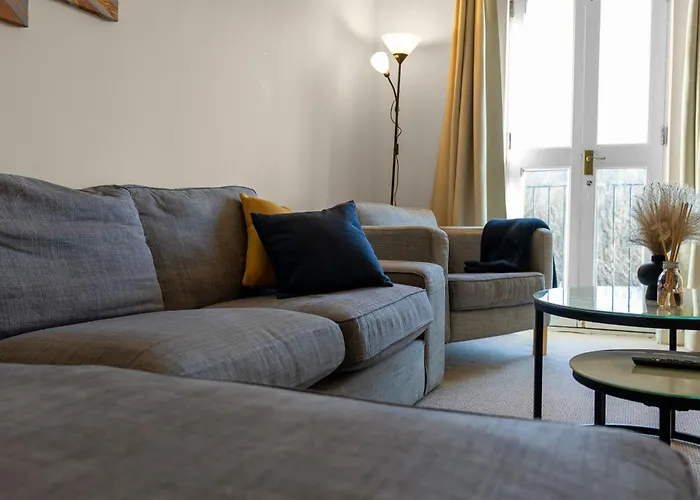 Apartment 1 Double In Shared In With Free Parking *