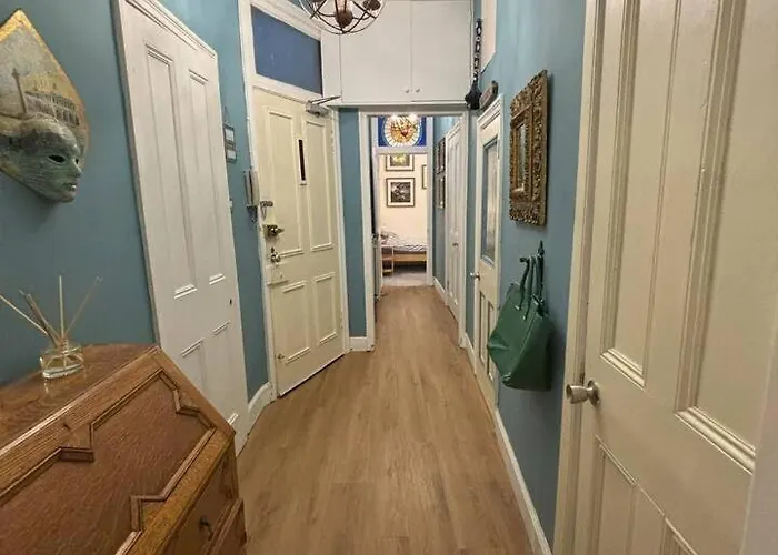 Bright Floor 2br In Morningside, Easy Centre Links, Close To And Royal Hospital