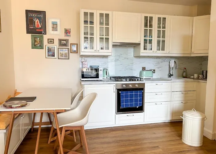 Bright Floor 2br In Morningside, Easy Centre Links, Close To And Royal Hospital *