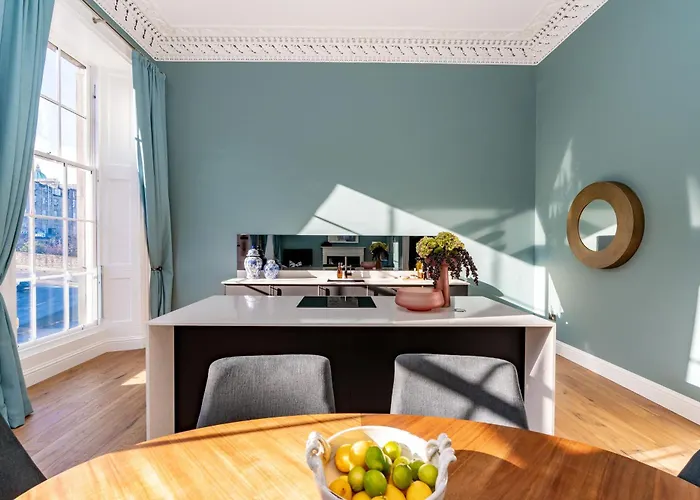 Dragon Luxury At 8 Albyn Place