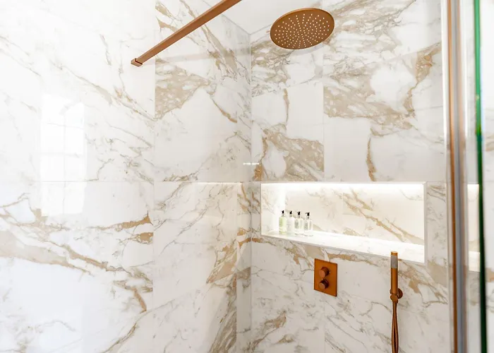 Dragon Luxury At 8 Albyn Place *