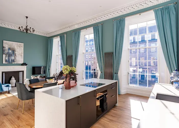 Dragon Luxury At 8 Albyn Place