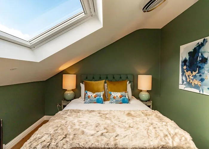 Dragon Luxury At 8 Albyn Place *