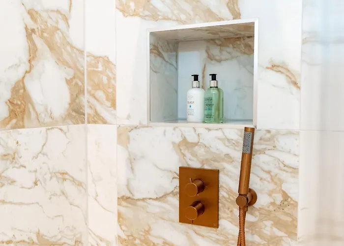 Dragon Luxury At 8 Albyn Place