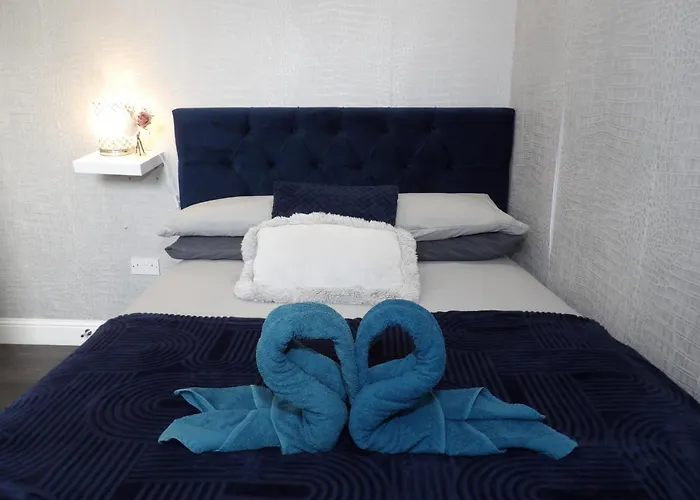 Convenience, Calm Comfort-- A Stylish One-bedroom Retreat Just 3 Stops From The Heart Of The