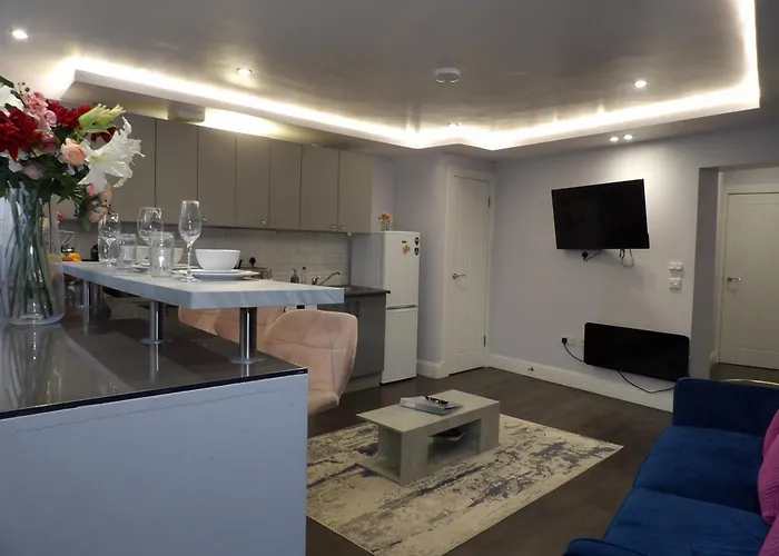 Convenience, Calm Comfort-- A Stylish One-bedroom Retreat Just 3 Stops From The Heart Of The *