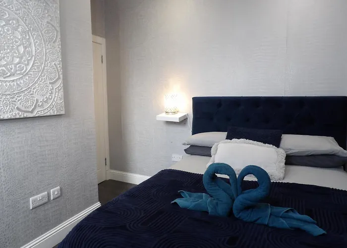 Apartment Convenience, Calm Comfort-- A Stylish One-bedroom Retreat Just 3 Stops From The Heart Of The *