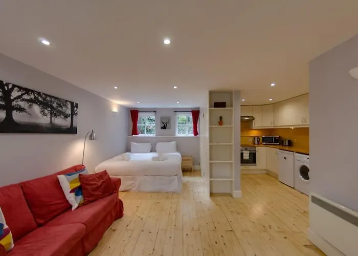 Joivy Warm & Welcoming Flat Near Castle