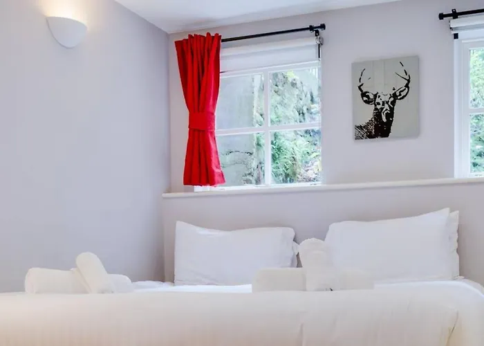 Joivy Warm & Welcoming Flat Near Castle Apartment