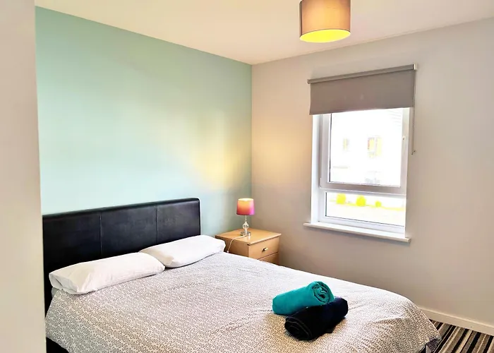 Holiday home Newbuild - 3 Bedrooms, 2 Baths,5 Mins From Airport *