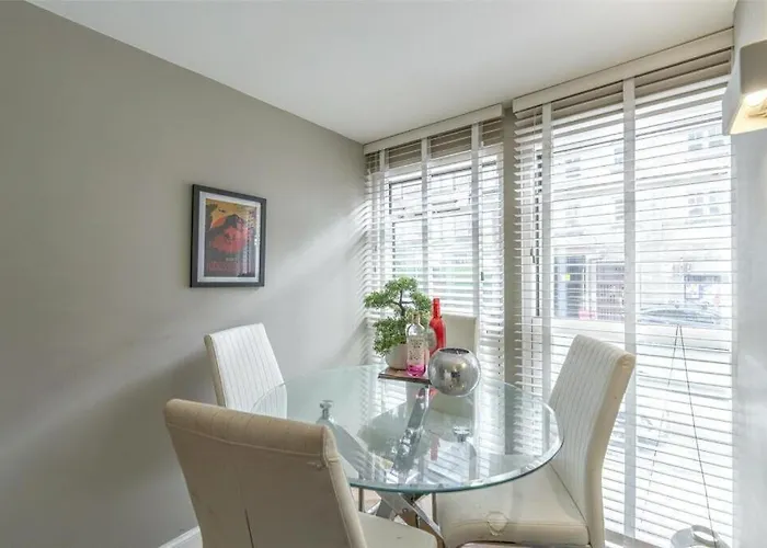 Modern Main Door Flat Center Апартаменты Эдинбург