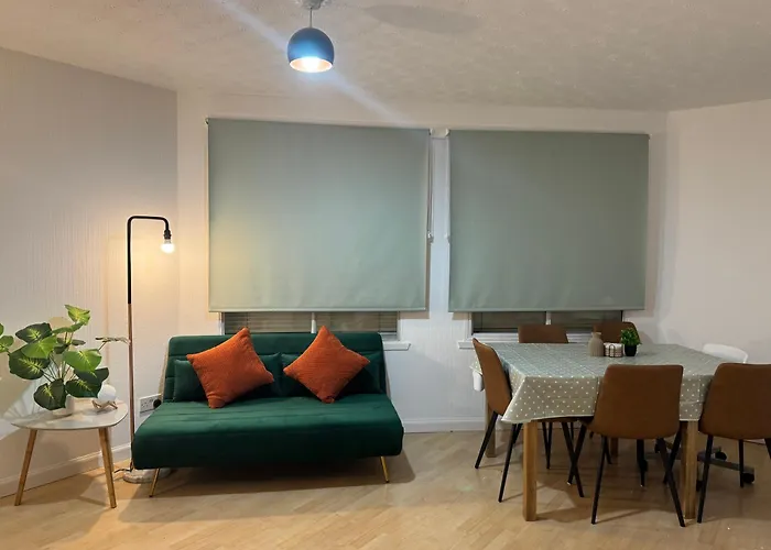 Immaculate Central Flat Near Edinburgh Castle With Free Private Parking