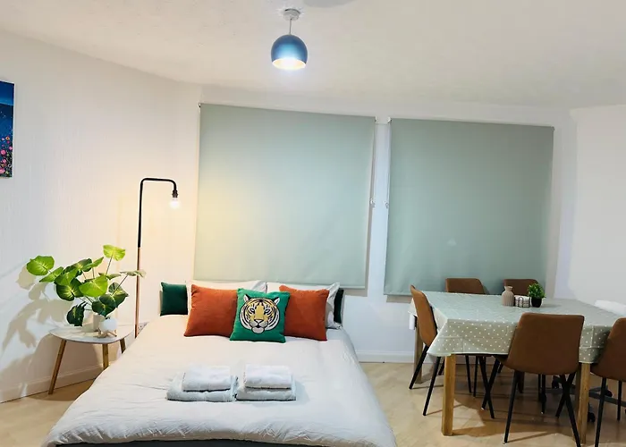 Immaculate Central Flat Near Edinburgh Castle With Free Private Parking *