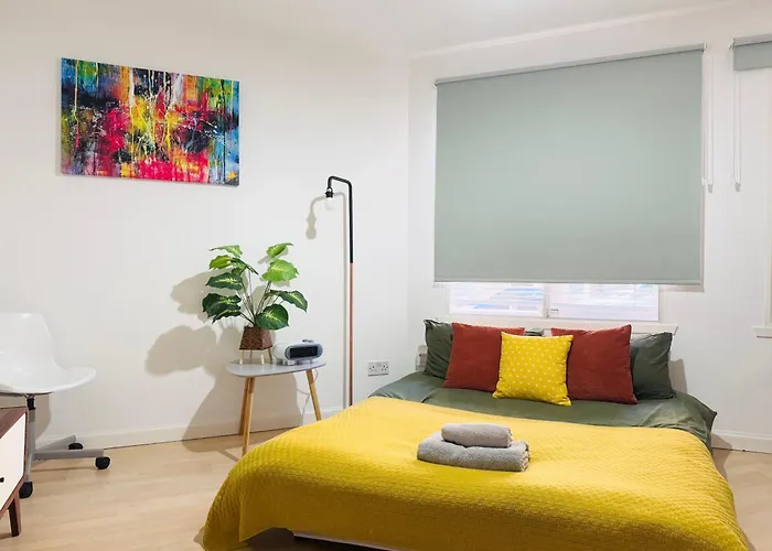 Immaculate Central Flat Near Edinburgh Castle With Free Private Parking *