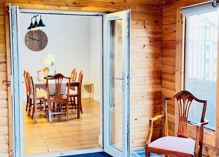 Floor With Castle Views *