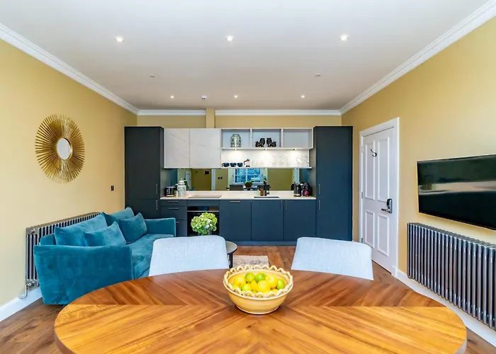 Dragon Luxury At 8 Albyn Place *