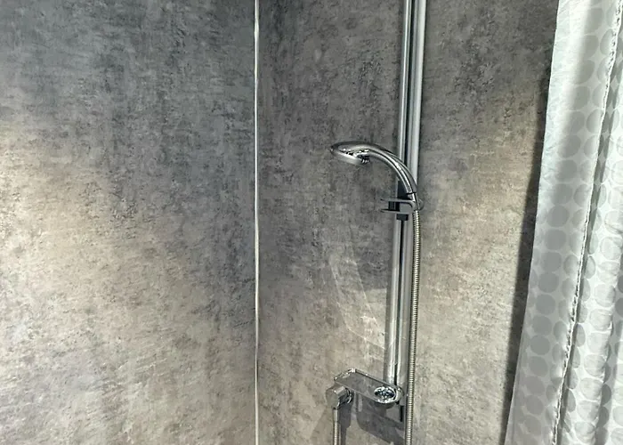 Quarto em Acomodações Particulares Single With Beautiful Garden